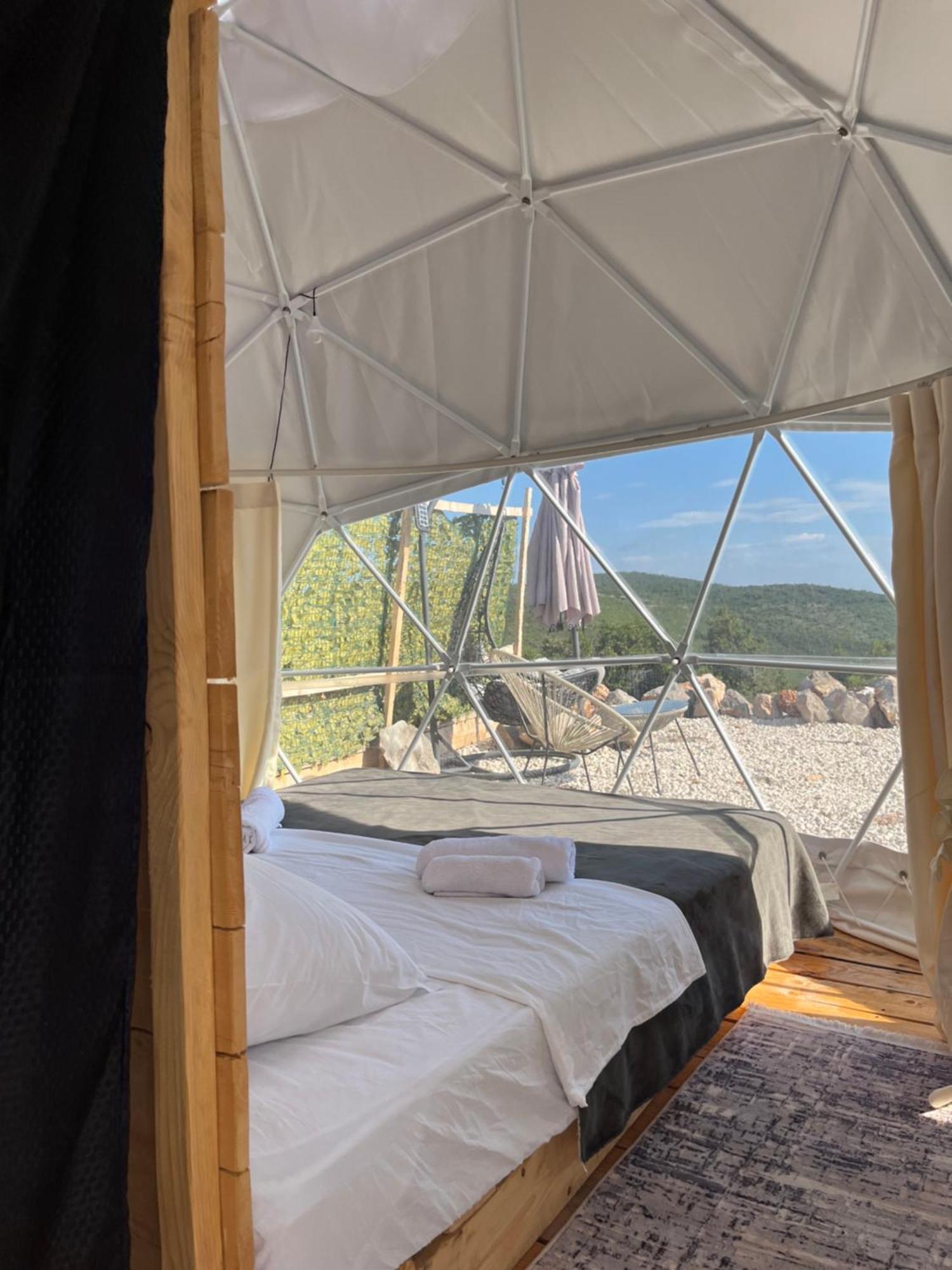 Glamping Peninsula Lustica Rose Villa ติวัต ภายนอก รูปภาพ
