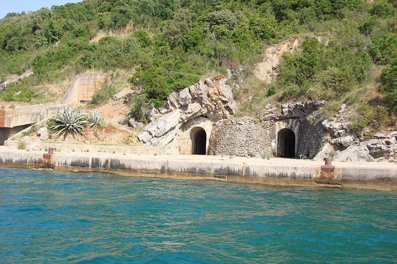 Glamping Peninsula Lustica Rose Villa ติวัต ภายนอก รูปภาพ