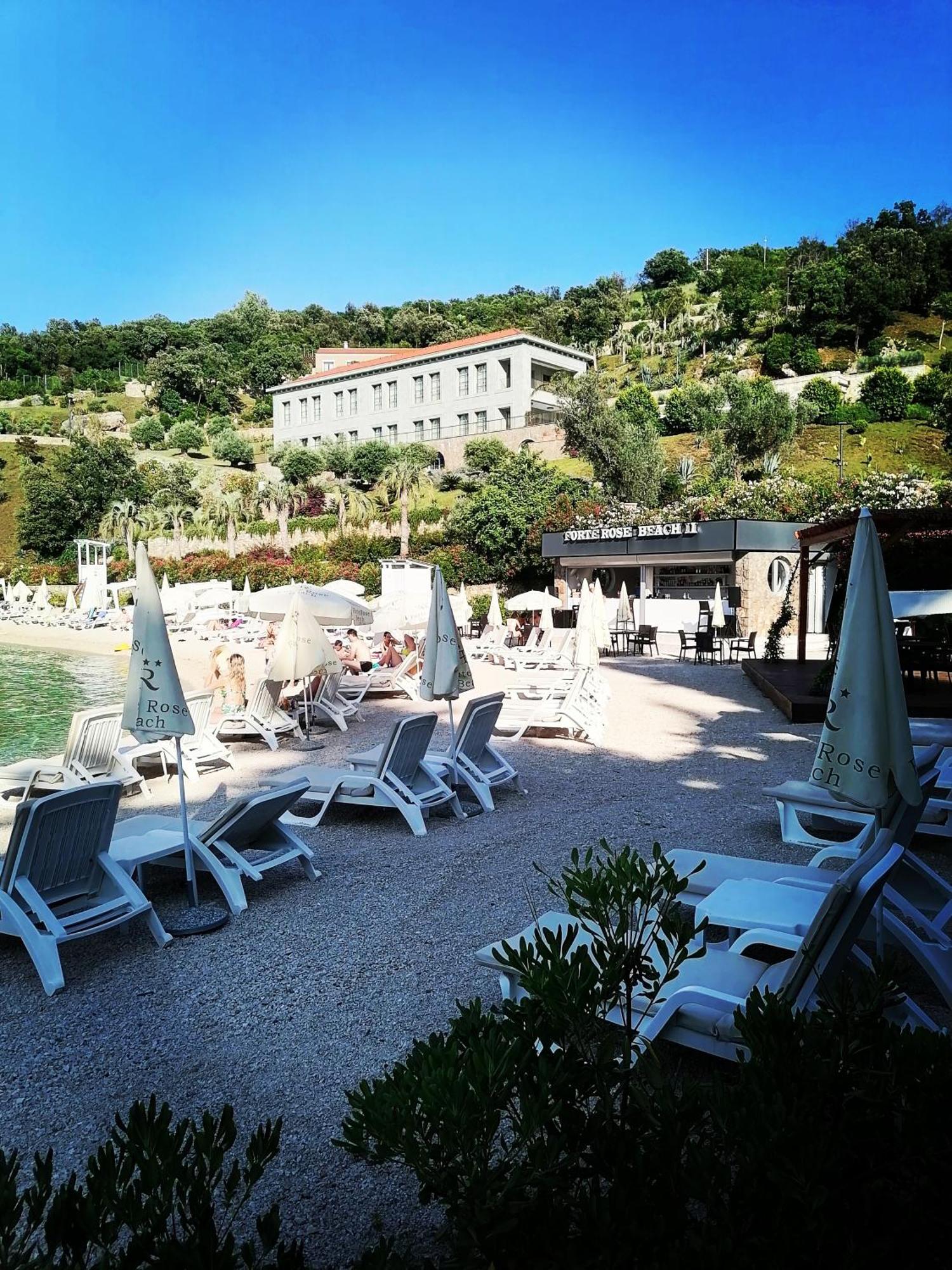 Glamping Peninsula Lustica Rose Villa ติวัต ภายนอก รูปภาพ