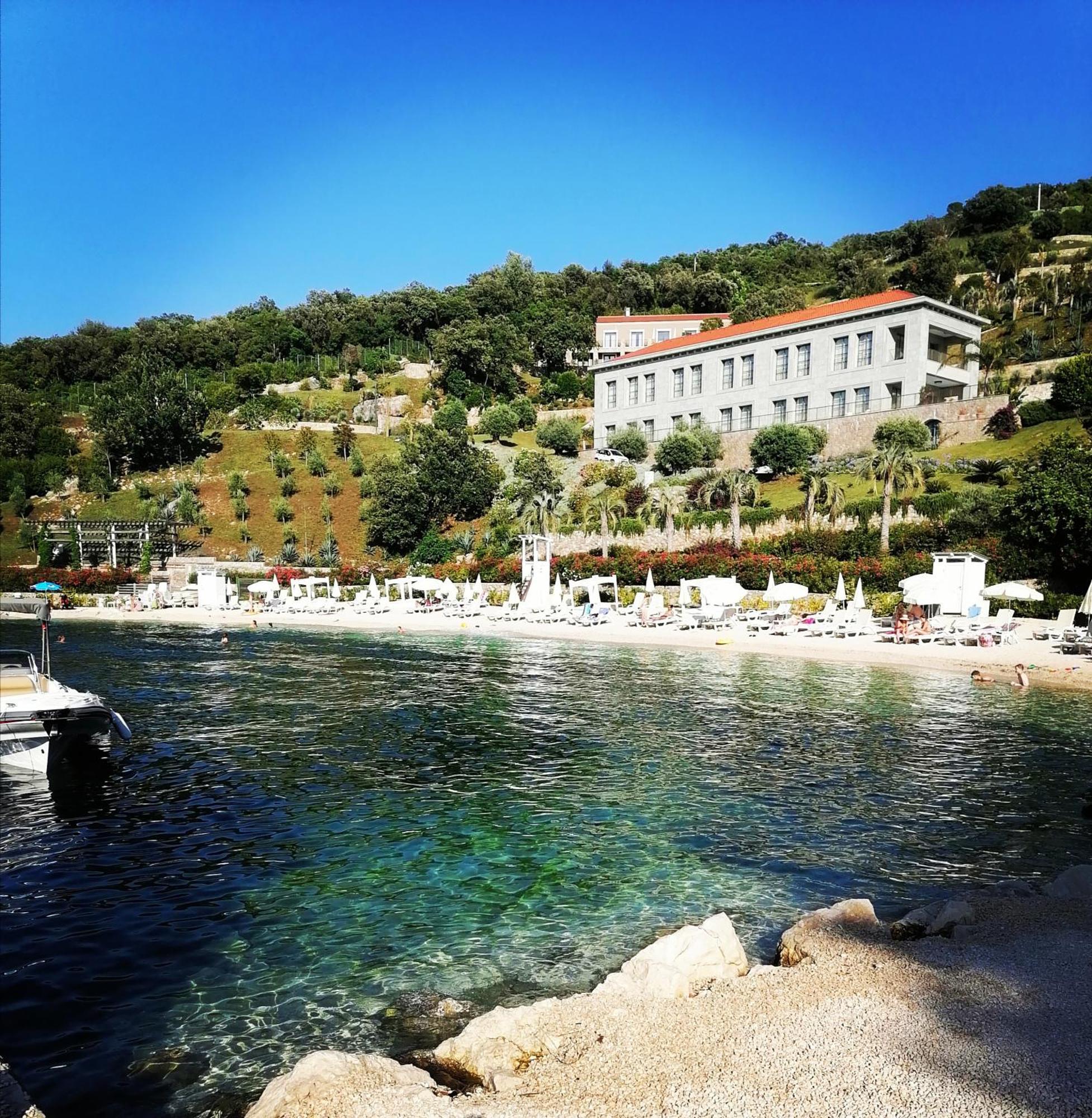 Glamping Peninsula Lustica Rose Villa ติวัต ภายนอก รูปภาพ